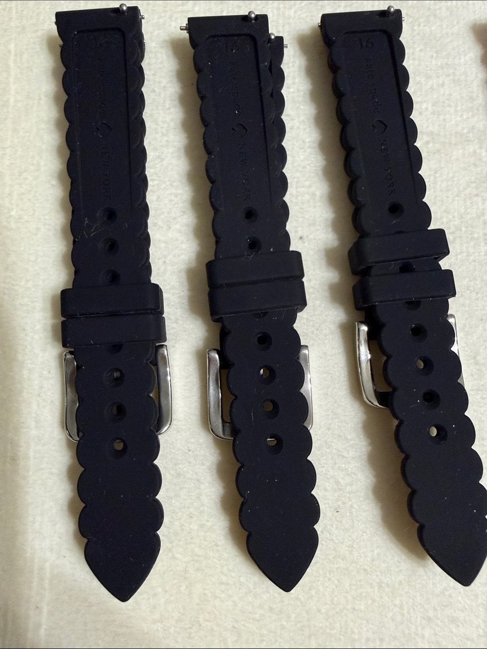 16mm kate spade Black and Pink Scalloped Silicone Watch Straps - Picture 3 of 8